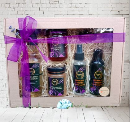 poklon paketi, gift box, poklon setovi, pokloni za slave, pokloni za praznike, domaći proizvodi, korporativni pokloni, pokloni za firme, poslovni pokloni, personalizovani pokloni, proizvedeno u srbiji, tradicionalni poklon paketi, hidrolat, eterično ulje, etarska ulja, prirodna kozmetika